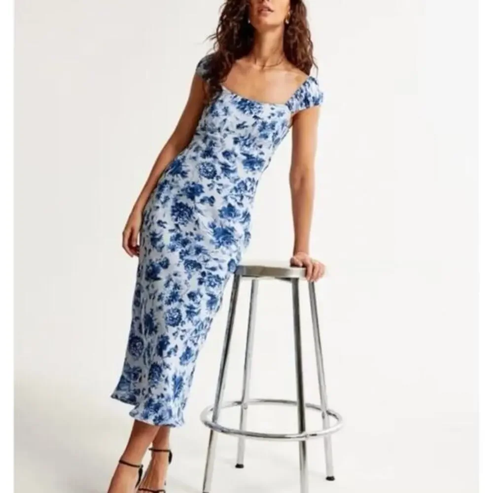 Abercrombie & Fitch Blue Floral‎ Maxi Dress